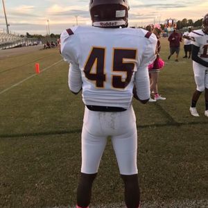 Meet your Posher, Dmarion